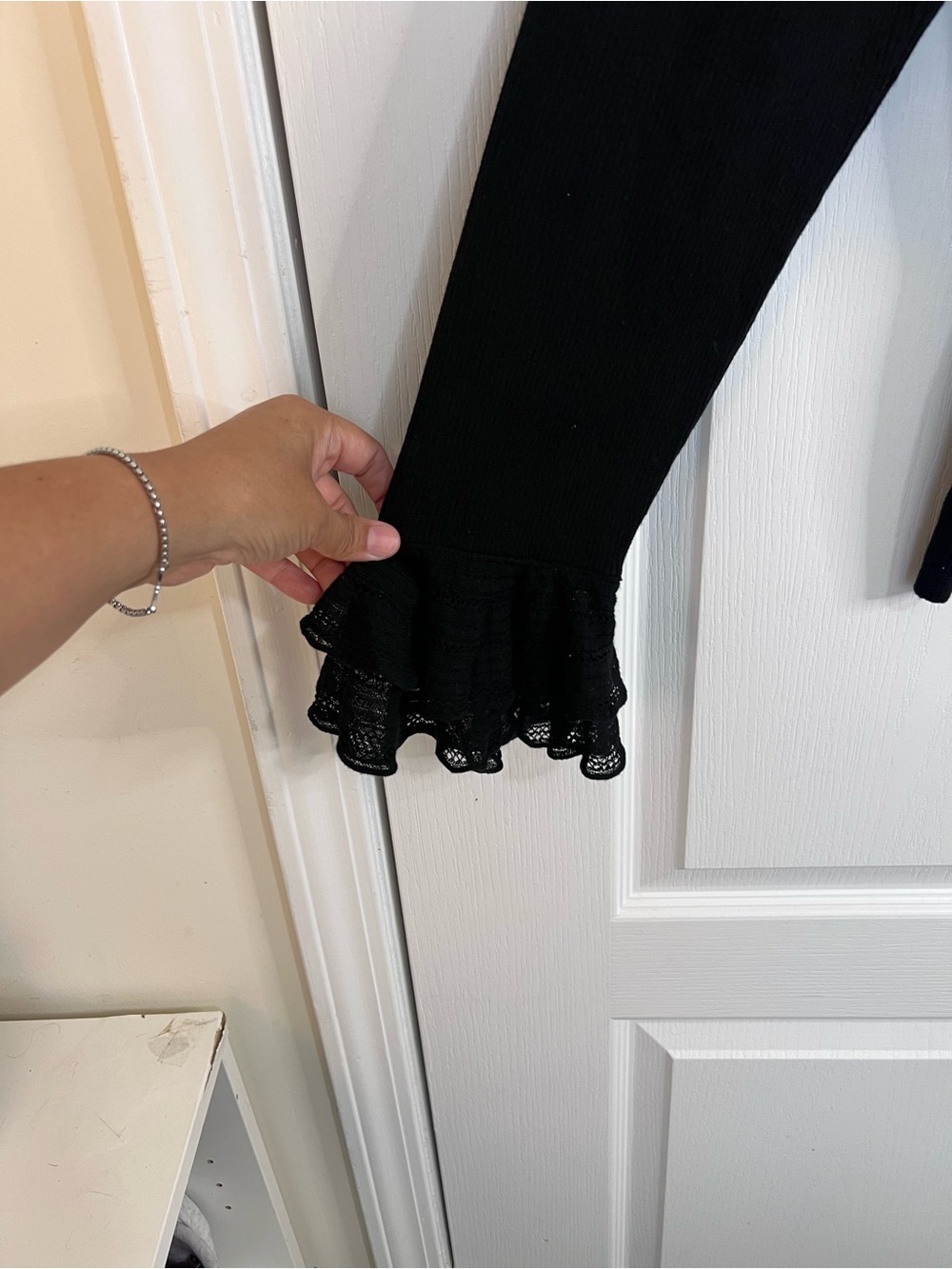 Lauren Ralph Lauren Black Ruffle V-Neck Sweater size XL - Picture 3 of 9